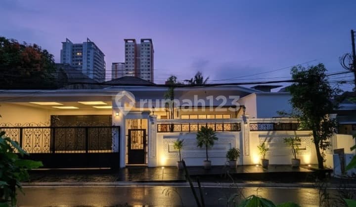 Rumah Mewah Pinggir Jalan Wijaya Kusuma Cilandak