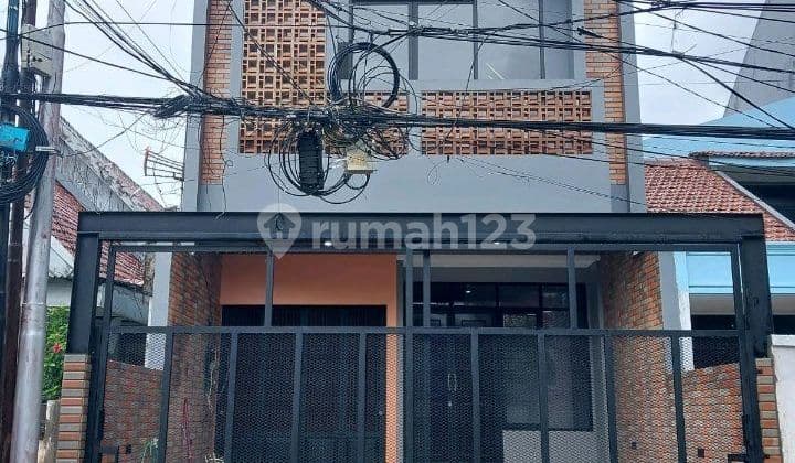 Rumah Strategis Di Tebet.rumah Dekat Dengan Segala Fasilitas Rumah Bagus