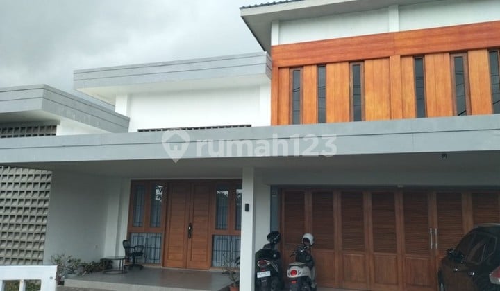 Tanah Luas Bonus Rumah Tinggal Modern Lokasi Strategis Dekat Kampus UII - Ngaglik Sleman