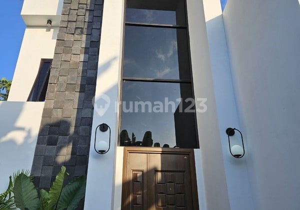 Disewakan Rumah Villa 2 Lantai Lokasi Strategis di Area Berbah - Sleman