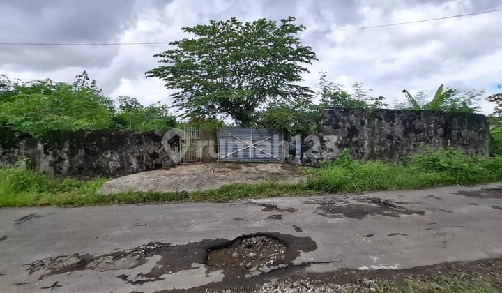 Dijual Tanah Seluas 1701 Meter Persegi Lokasi Strategis di Jl. Adi Sucipto, Depok, Sleman