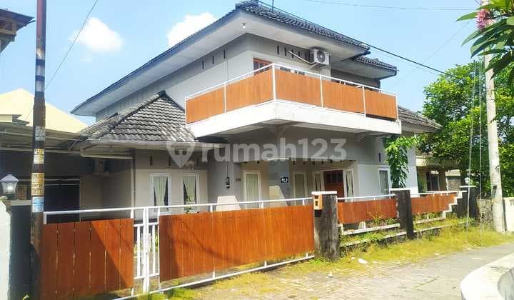 Rumah Tinggal Semi Furnish 2 Lantai Lokasi Strategis Dekat Pakuwon Mall