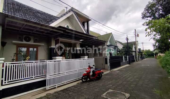 Rumah 2 Lantai di Perum Griya Soragan