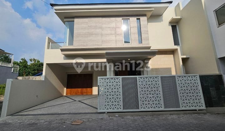 Rumah Mewah Dijual di Jogja Strategis Dalam Ringroad Dekat Al Azhar di Trihanggo Gamping Sleman Yogyakarta
