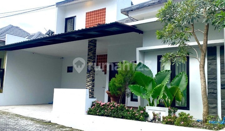 Rumah Cantik Nyaman 2 Lantai Dalam Perumahan One Gate Dekat Adisucipto di Purwomartani Kalaaan Sleman
