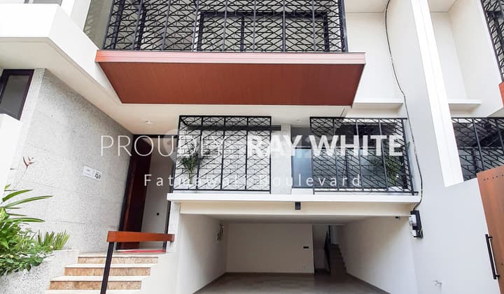 Rumah Desain Tropis Modern Brand New Dalam Townhouse Siap Huni Semi Furnished