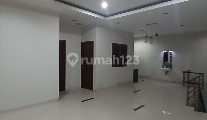 *Disewakan* di Puri Indah . Lokasi Strategis . Tidak Banjir