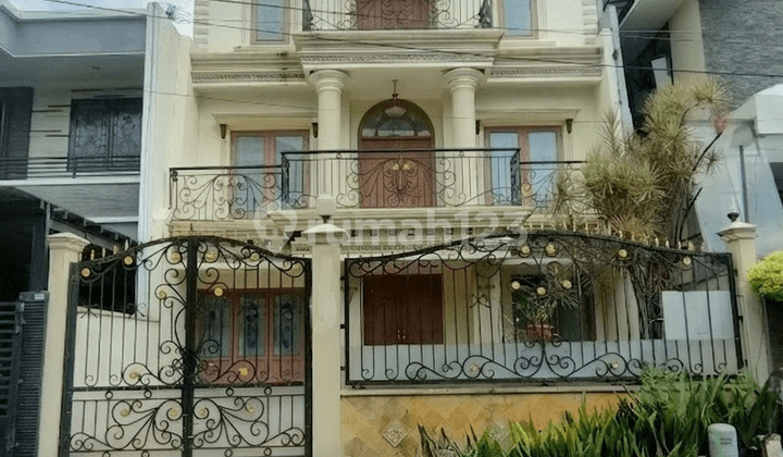 Dijual Rumah di Puri Indah . Lokasi Strategis Bebas Banjir Dekat Tennis Court