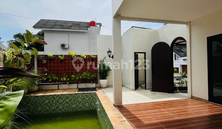 Rumah, 2 Lantai, SHM, Siap Huni Ada Kolam Renang dengan Ukuran Besar di Sleman