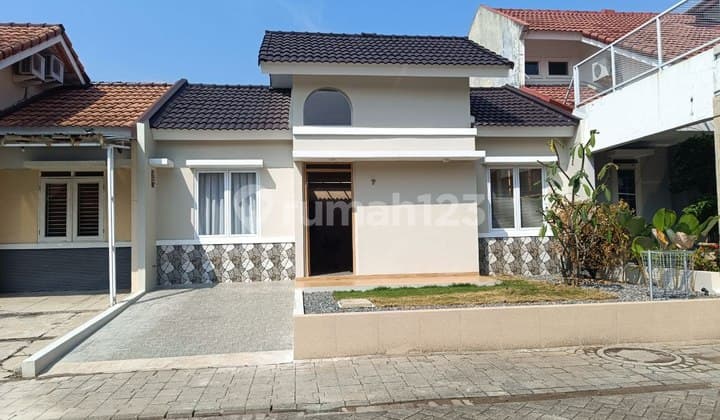 Fully Furnished House Priced Below Market for Similar Types in Kota Baru Parahyangan.