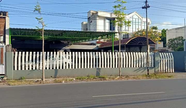 Rumah Besar, Banyak Kamar, Jual Cepat, di Surakarta