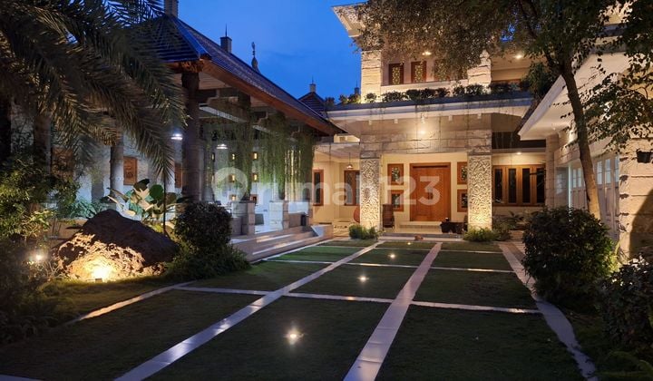 Rumah Mewah dengan View Pegunungan Lokasi Strategis Kediri