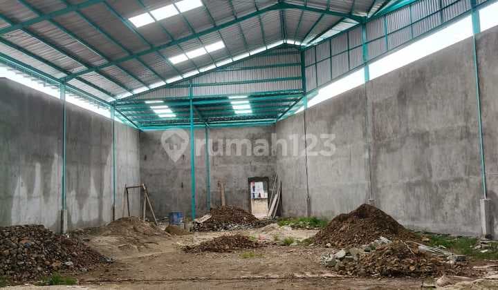 Rawa Buaya, Cengkareng, Jakbar..Disewa Gudang, Minimal Sewa 2 Thn, Deposit 100Jt, Khusus Non Limbah, Ada Loading Dock, Msk Truk Kontainer 40F, PLN 7700W, Air Pam, Ada Pos Satpam, Toilet 3.-Wt