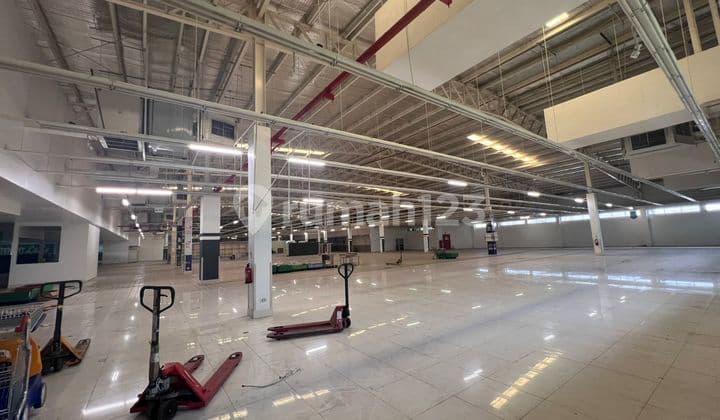 Jati Uwung, Tgr..Disewa Gudang Siap Pakai, Bebas Banjir, Ada Loading Dock, Tdk Bocor, Strategis, Hadap Selatan, PLN 157000W, Parkir Besar Bs Msk 10 Kontainer 40F, Atap Sdh Dipasang Peredam Panas.-Rr