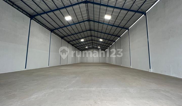Pantai Indah Dadap, Dadap, Tangerang. For Sale: Warehouse, Flood-Free, Price Negotiable and Excluding VAT, 40ft Container Access, Concrete Paved Road, Adjacent to Main Road, Northwest Facing, 5500W PLN, SHGB-RR.
