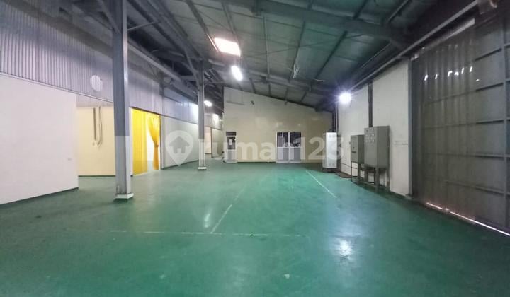 Cikupa, Tangerang.. For Rent Ready-to-Use Warehouse, Clean Warehouse Because Former Food Warehouse, Warehouse Fits 40F Container, Good and Clean Warehouse.-Rear