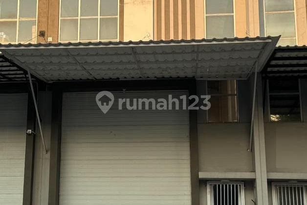 Green Lake, Cipondoh, Tgr..Dijual Gudang Baru Siap Pakai, 1 LT, Hadap Barat, Dekat Pintu Tol Karang Tengah, Akses 24Jam, Akses Kontainer 40F, Bebas Banjir, Shgb.-Rr