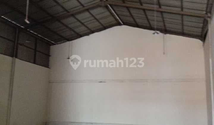 Prepedan, Kalideres, Jakbar..Disewa Gudang, Rapi, Tidak Banjir, Akses Kontainer 20F, Kamar Mandi 2, Office 1, Listrik 7700W.-Mer.n1.