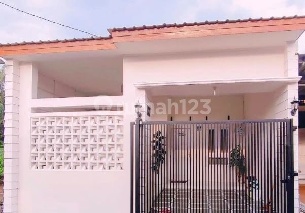 2 Houses Near Office Area In Buahbatu