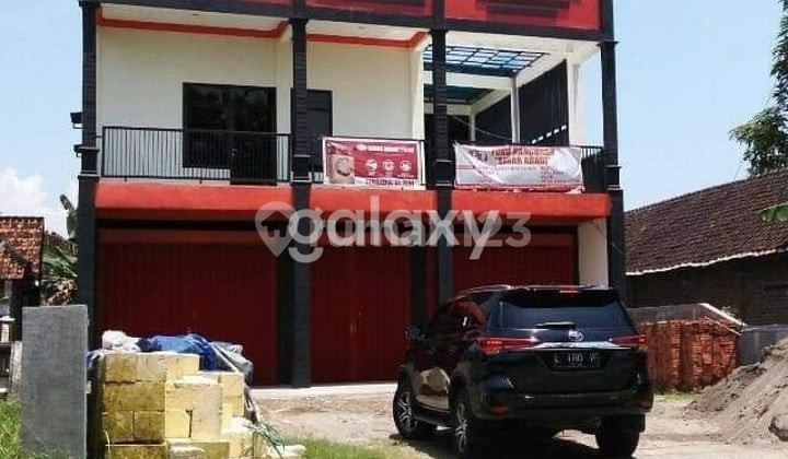 Shop house in Leminggir Village, Mojosari. Shop house in Leminggir Village, Mojosari.
