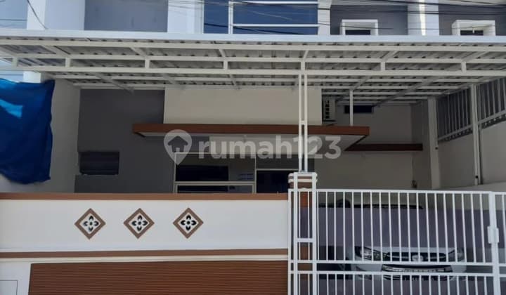 Rumah Minimalis 2 Lantai di Lebak Indah Town House