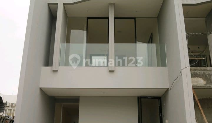 Rumah 2 Lantai Model Minimalis di Dian Istana