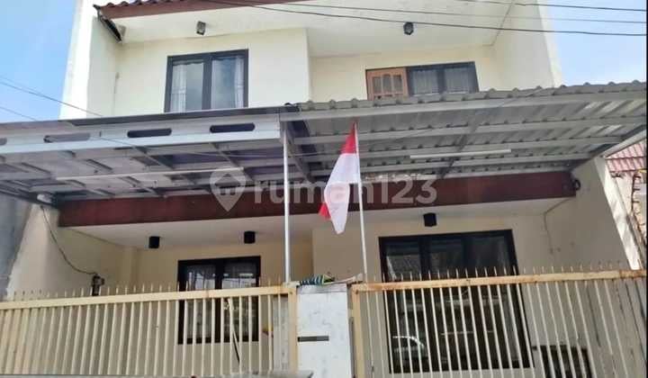 Hunian Nyaman untuk Keluarga di Baratajaya - Siap Huni