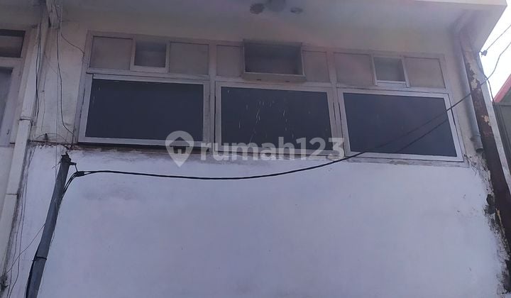 For Rent 3-Story Shop House in Kembang Jepun, Dense & Potential Location
