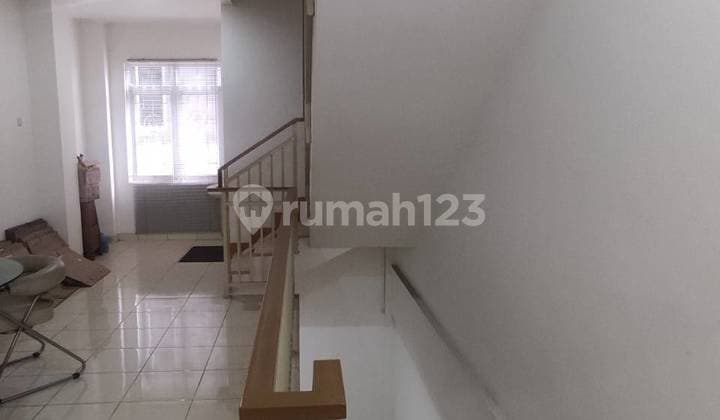 Quick Sale Negotiable Until Deal in Tanjung Duren, West Jakarta, Suitable for Retail, Boarding Houses, Offices, Etc.