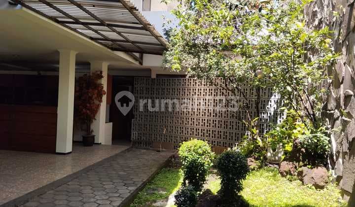 Rarely is there a special house on Anggrek Street, Cihapit, Bandung, West Java, suitable for residence, cafe, office, business place, clinic, restaurant, etc.