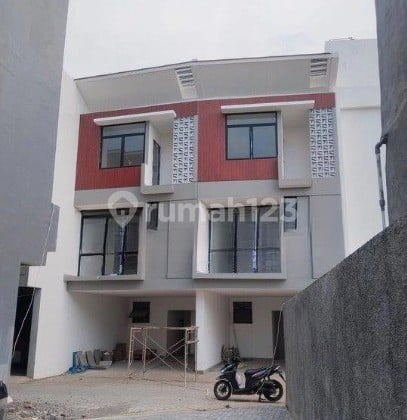 Rumah Brand New Murah di Menteng Area Selangkah ke St Manggarai