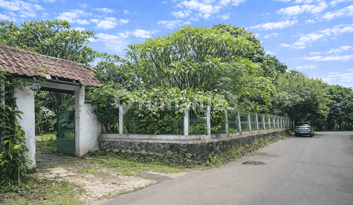 Land for Sale with Free House in Cirendeu, South Tangerang, Near MRT Lebak Bulus