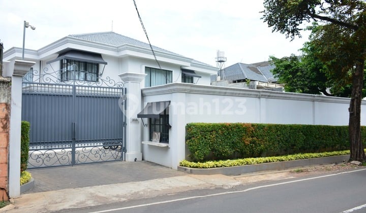 Rumah Mewah Murah Dijual di Cipete Privatepool Modern