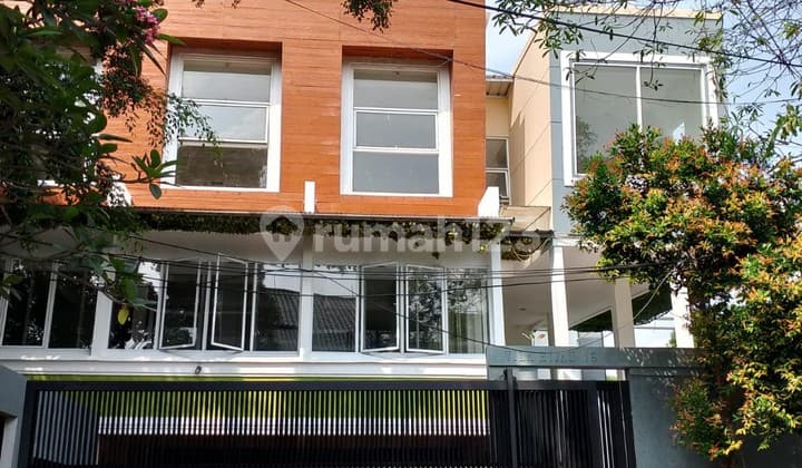 Tropical Modern Design House in Pondok Indah