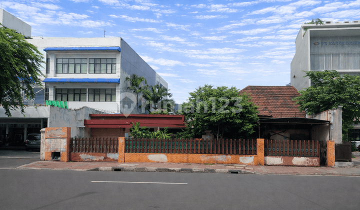 House for Sale Cheap Fast on Menteng Street Side