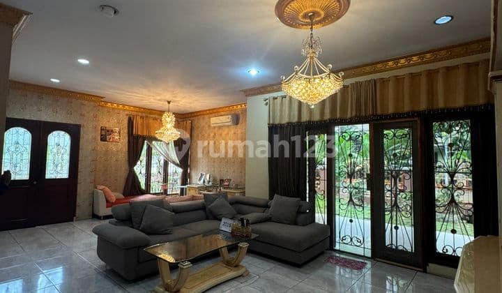 Rumah Mewah Hook di Duren Sawit Jakarta Timur - LB 600M², Garasi 4 Mobil!