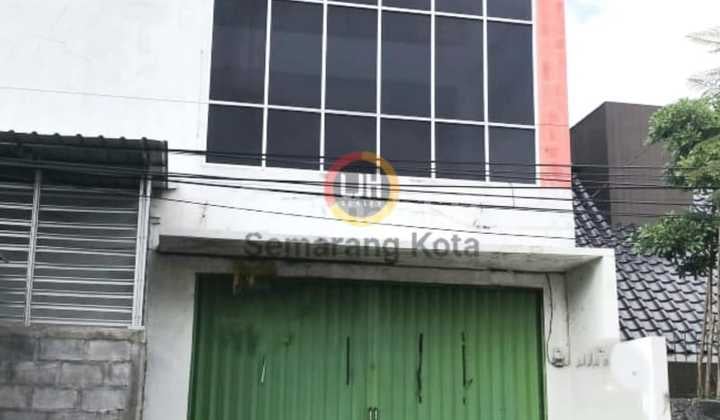 Ruko siap pakai di jalan Badak
