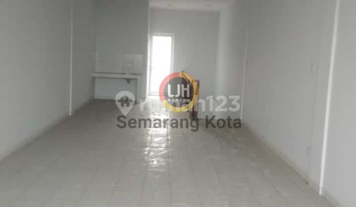 Ruko siap pakai di jalan Beteng