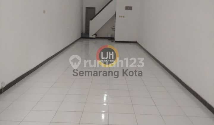 Ruko siap pakai di jalan Beteng