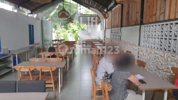 Building for business on Gondang Raya Street.