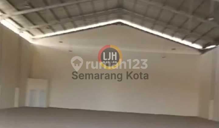 Gudang bagus di jalan raya Semarang - Demak
