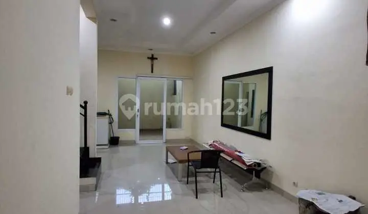 Two-Story House Attractive Design Strategic Location Ready for Negotiation