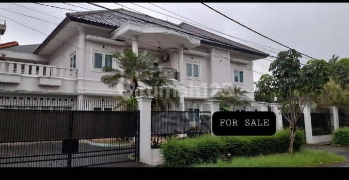 2-Story Strategic House Semi-Furnished Special Design