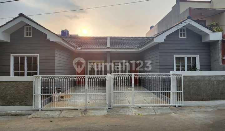 Rumah Cantik Siap Huni Strategis Siap Nego