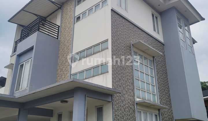 Rumah Bangunan Mandiri 3 Lantai Strategis Siap Nego