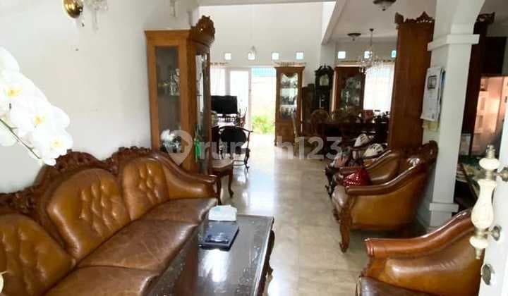 Two-Story House Near Strategic City Park