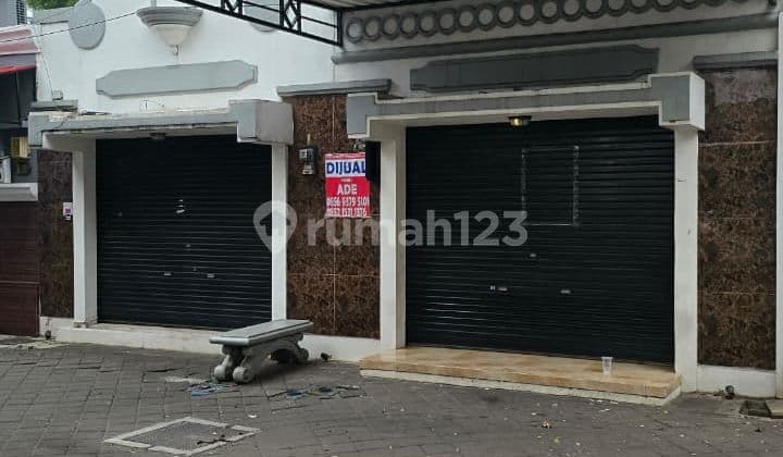 Kios with Strategic Location, Facing Main Road, Negotiable.