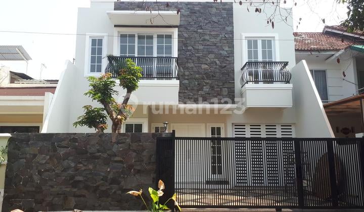Rumah 2 Lantai Siap Huni Strategis Siap Nego