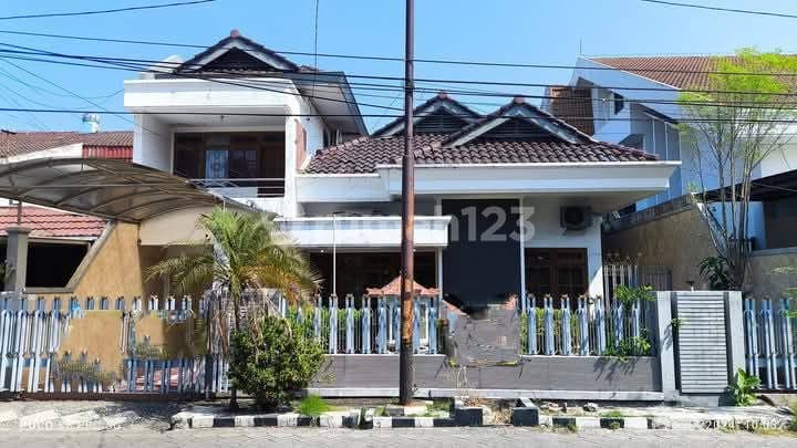 Rumah Tengah Kota Lokasi di Dharmahusada Indah, Mojo Surabaya