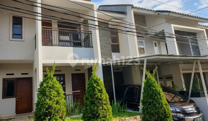 Rumah Minimalis Modern, Fully Furnished di Sayana Terrace House.